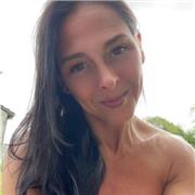 No pases de largo, no busques a otro, quédate conmigo y aprenderás español de una manera diferente y divertida. ¿Te animas? Claro que tengo experiencia y también hablo francés…No te lo pienses y llámame…